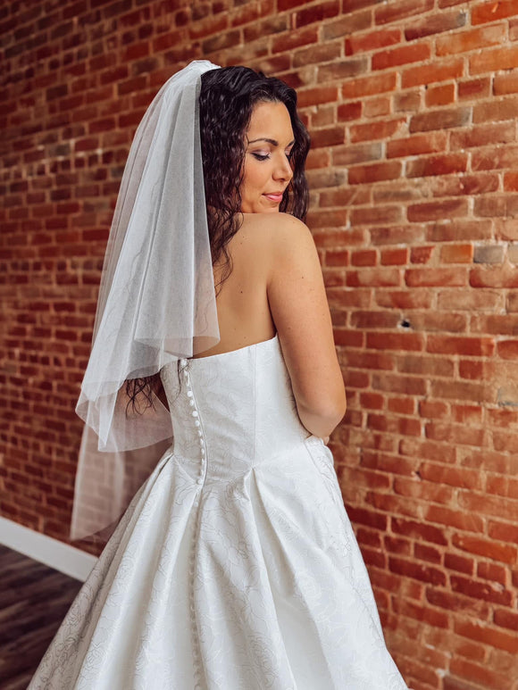 Pointed Cut Edge Veil