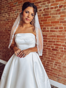 Leafy Pearl Trim Finger Tip Veil
